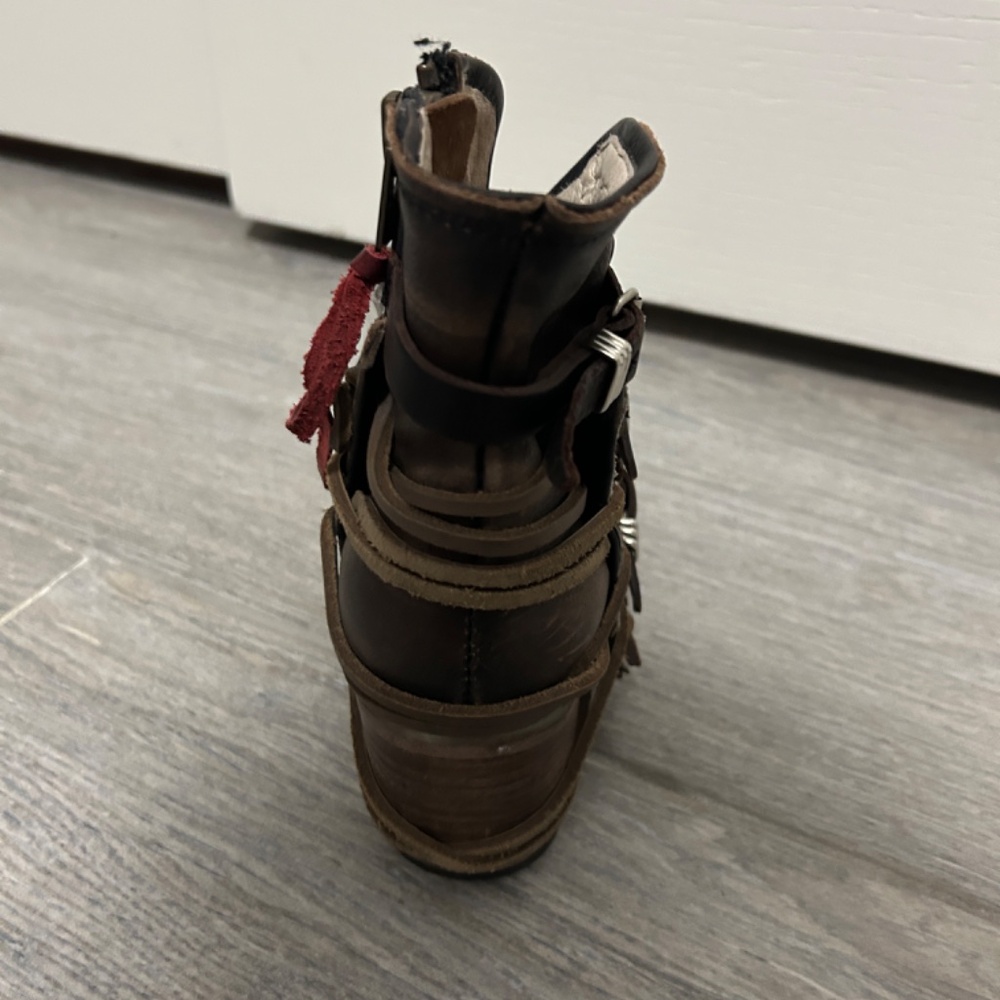 Women's FreeBird Crue Distressed Leather Ankle Boots - 8 - Picture 9 of 14